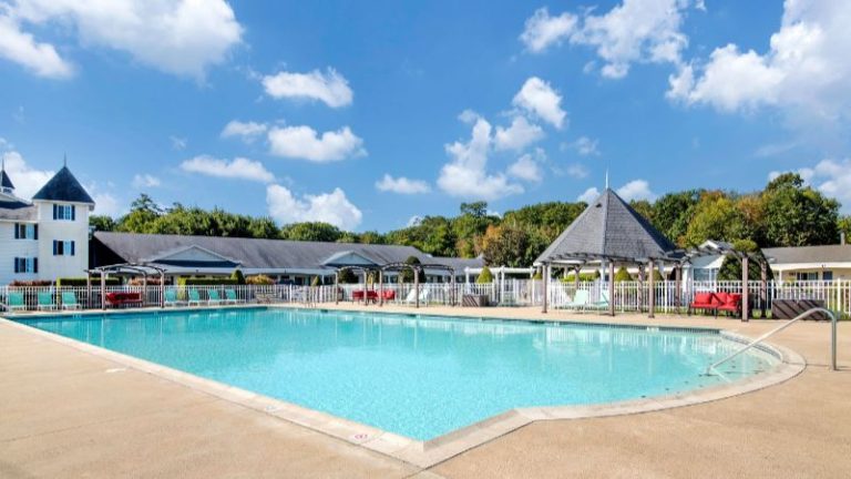 Driftaway Hotel and Pool