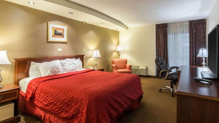Plaza Inn & Suites