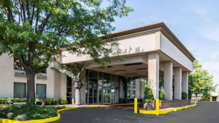 Plaza Inn & Suites