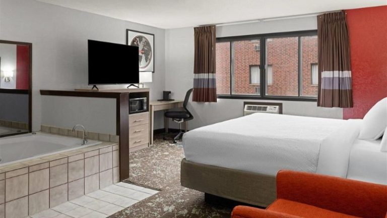 Ramada by Wyndham Cedar Rapids South