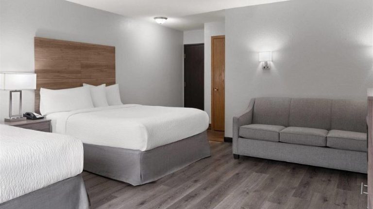 Ramada by Wyndham Cedar Rapids South