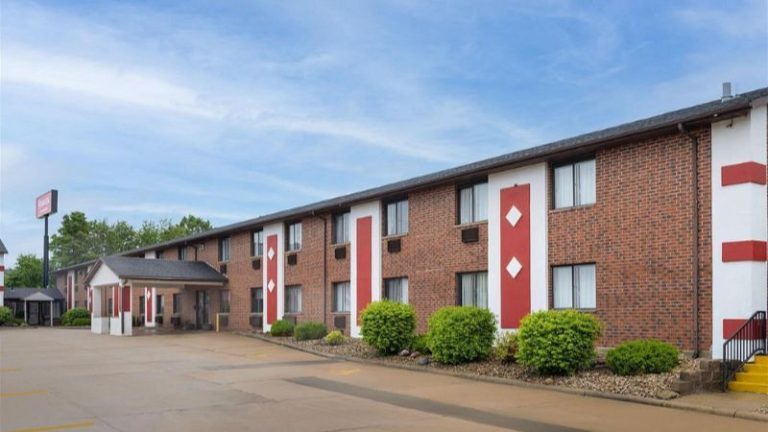 Ramada by Wyndham Cedar Rapids South