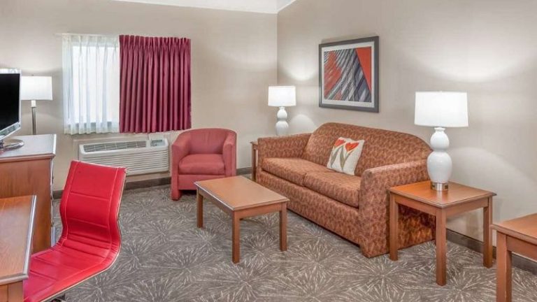 Ramada by Wyndham Hammond Hotel & Conference Center