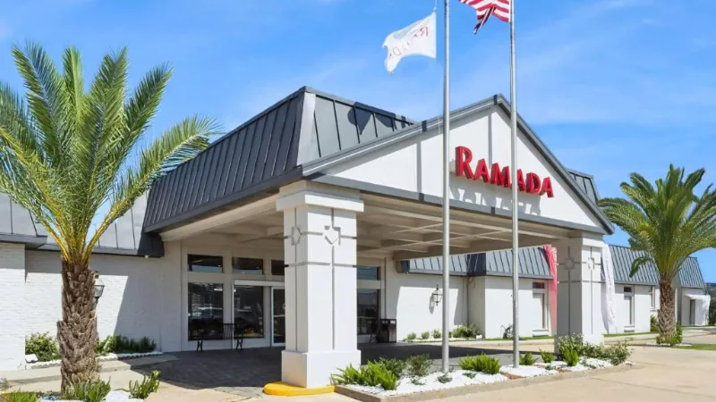 Ramada by Wyndham Houma, room with private jacuzzi, photo 7