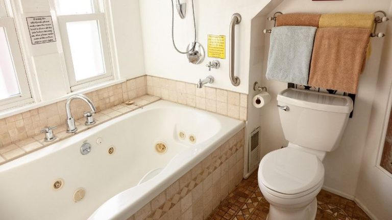 Ray’s Bucktown Bed And Breakfast