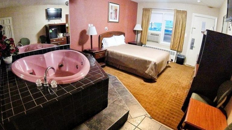 Red Carpet Inn West Springfield