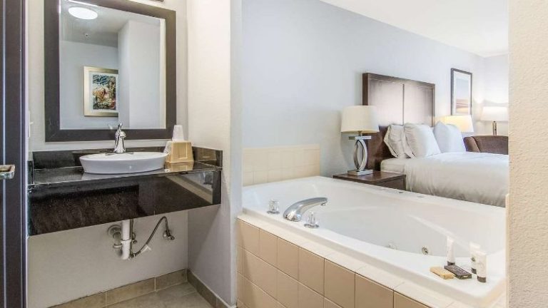 Red Lion Inn & Suites Des Moines