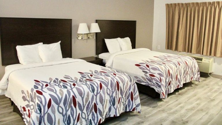 Red Roof Inn & Suites Lake Orion / Auburn Hills