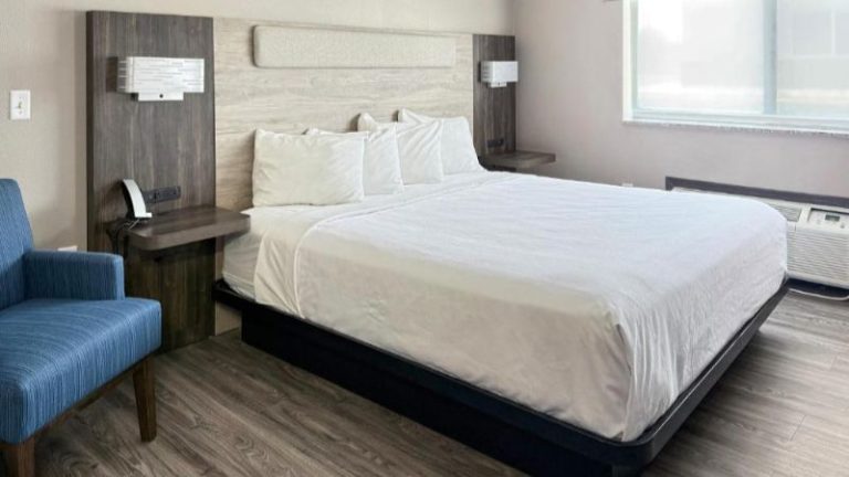 Reston Inn & Suites
