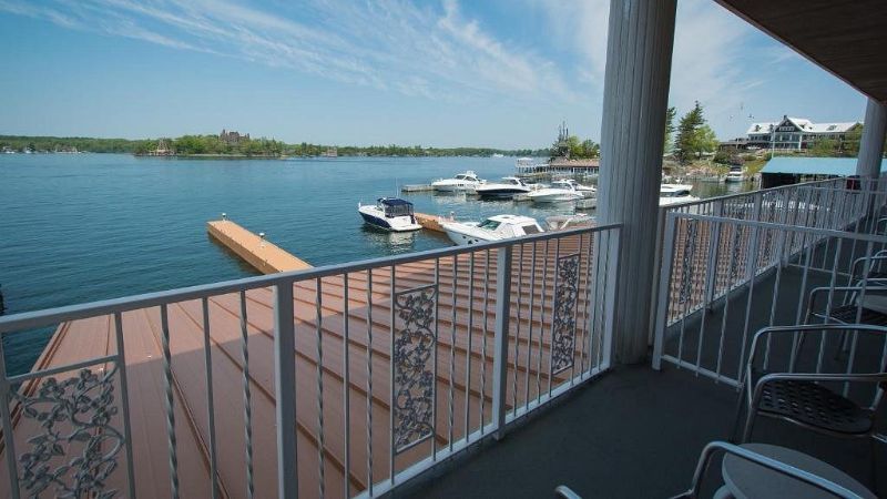 Riveredge Resort, room with private jacuzzi, photo 4