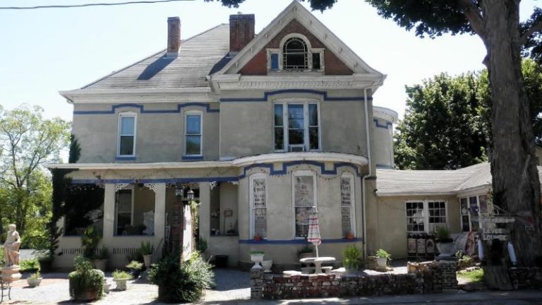 Riverview Mansion Hotel