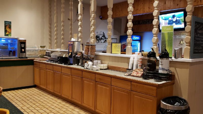 Riviera Inn And Suites 1000 Islands, room with private jacuzzi, photo 7