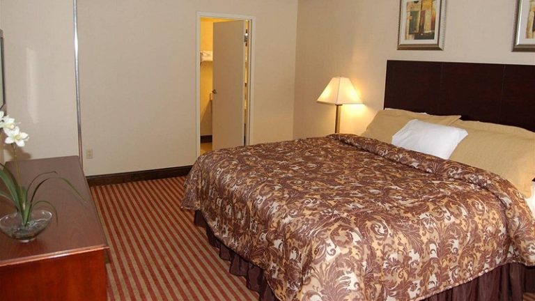 Rodeway Inn & Suites