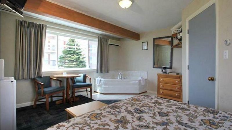 Sea Cliff House Motel