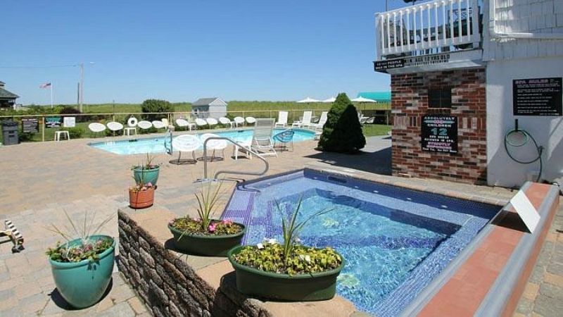 Sea Cliff House Motel, room with private jacuzzi, photo 5