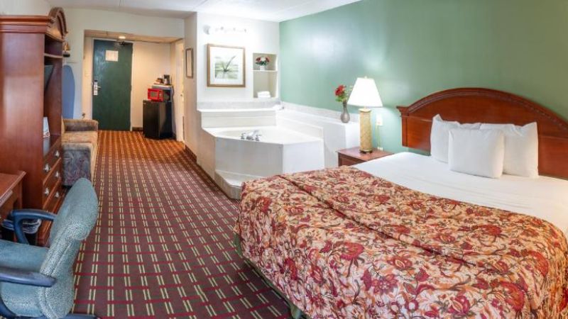 Select Inn Murfreesboro, room with private jacuzzi, photo 2