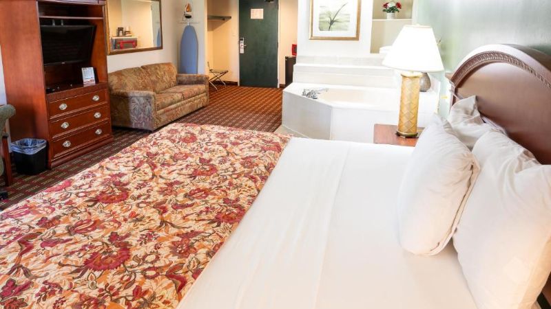 Select Inn Murfreesboro, room with private jacuzzi, photo 4