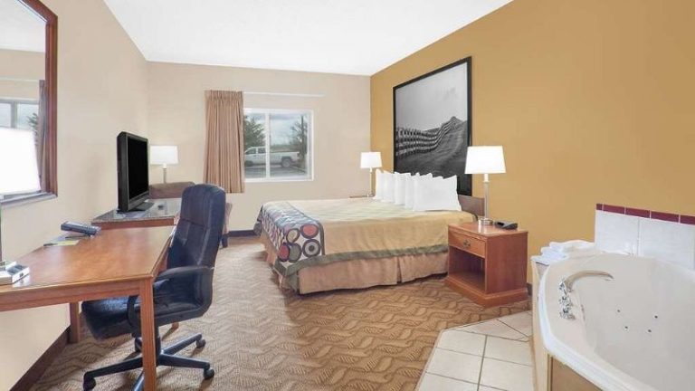 Super 8 by Wyndham Central City