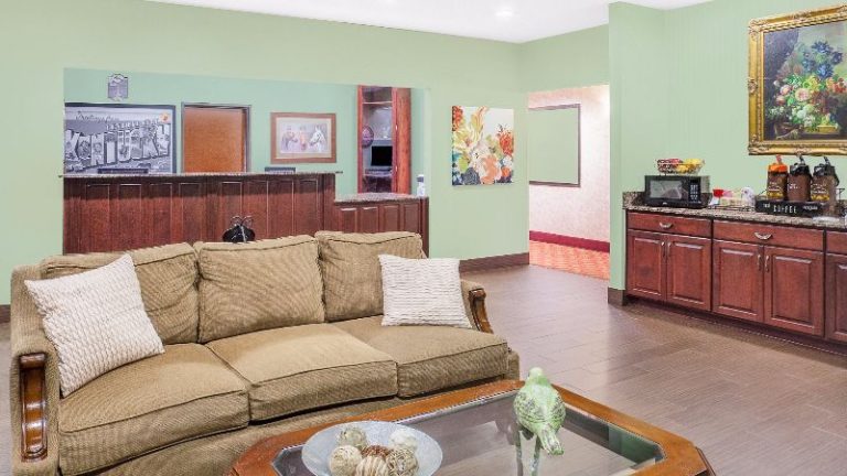 Super 8 by Wyndham Central City
