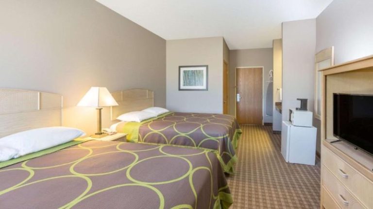 Super 8 by Wyndham Carroll/East
