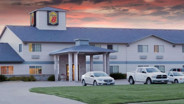 Super 8 by Wyndham Carroll/East