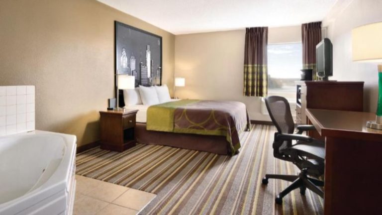 Super 8 by Wyndham Chambersburg I-81