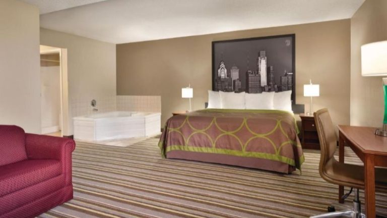 Super 8 by Wyndham Chambersburg I-81