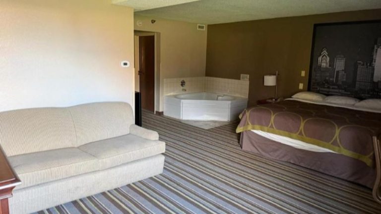 Super 8 by Wyndham Chambersburg I-81