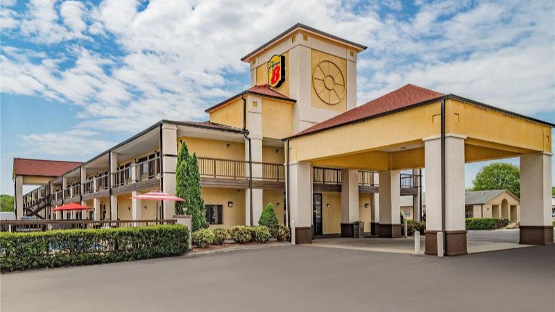 Super 8 by Wyndham Columbia, room with private jacuzzi, photo 4