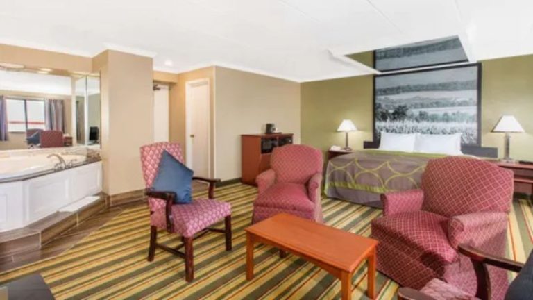 Super 8 by Wyndham Frederick