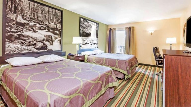 Super 8 by Wyndham Midlothian/Richmond Area