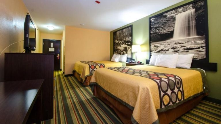 Super 8 by Wyndham Midlothian/Richmond Area