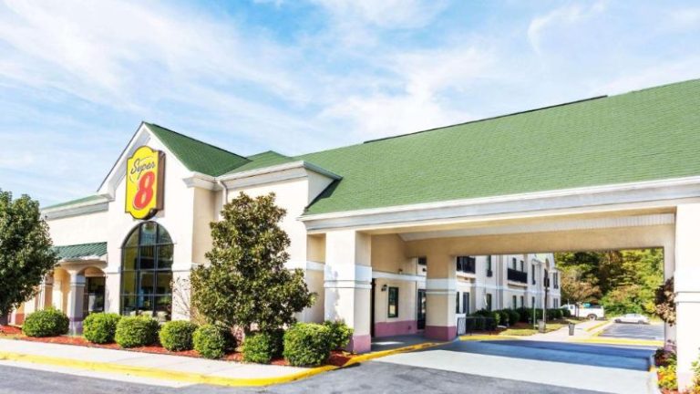Super 8 by Wyndham Midlothian/Richmond Area