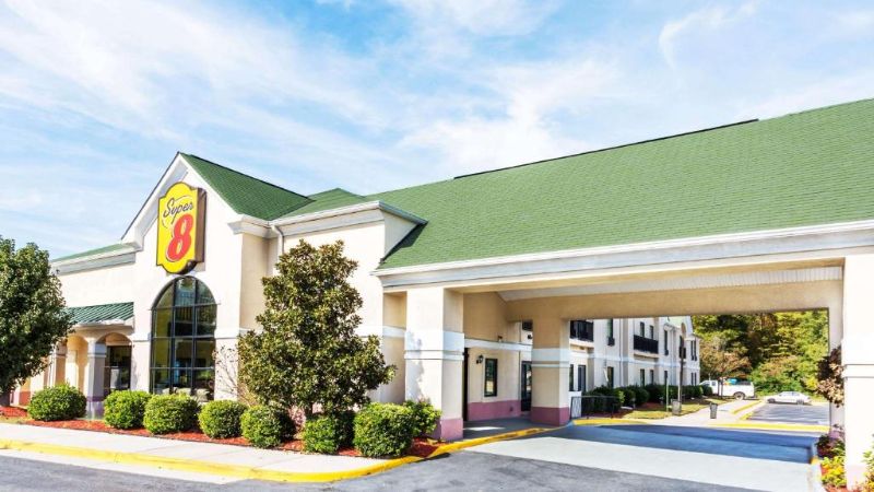 Super 8 by Wyndham Midlothian/Richmond Area, room with private jacuzzi, photo 5