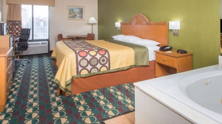 Super 8 by Wyndham Spartanburg/I-26 Exit 22