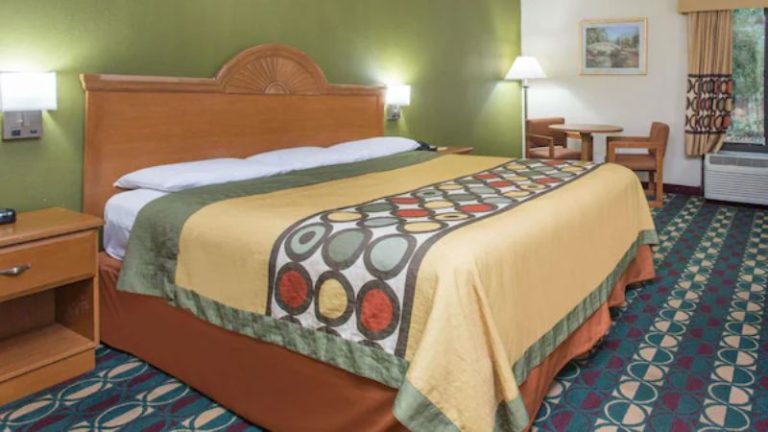 Super 8 by Wyndham Spartanburg/I-26 Exit 22