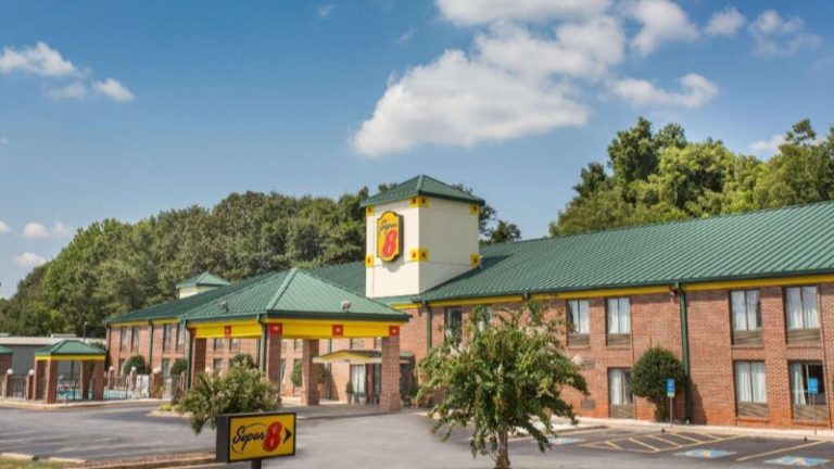 Super 8 by Wyndham Spartanburg/I-26 Exit 22