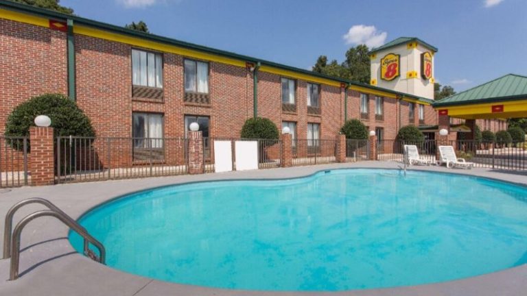 Super 8 by Wyndham Spartanburg/I-26 Exit 22