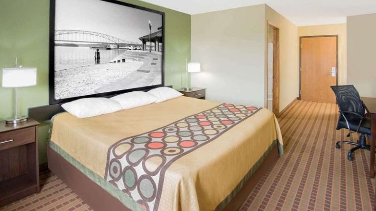 Super 8 by Wyndham Story City
