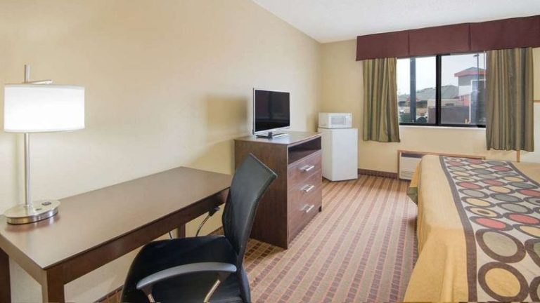 Super 8 by Wyndham Story City