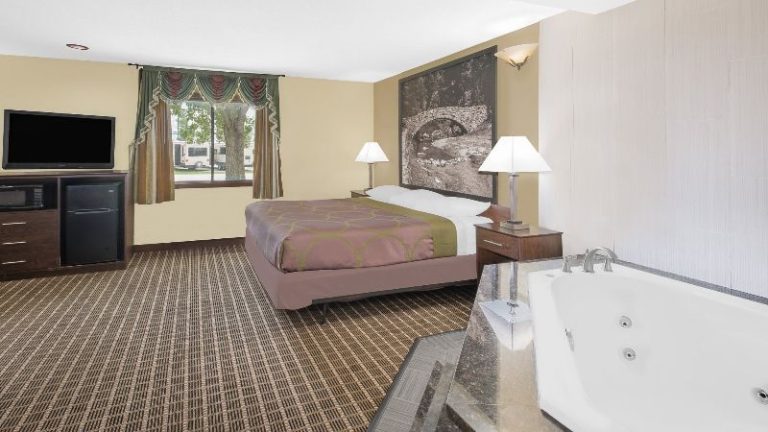 Super 8 by Wyndham Webster City IA