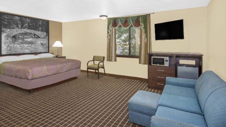 Super 8 by Wyndham Webster City IA