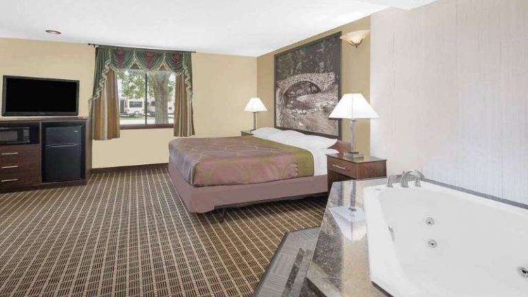 Super 8 by Wyndham Webster City IA
