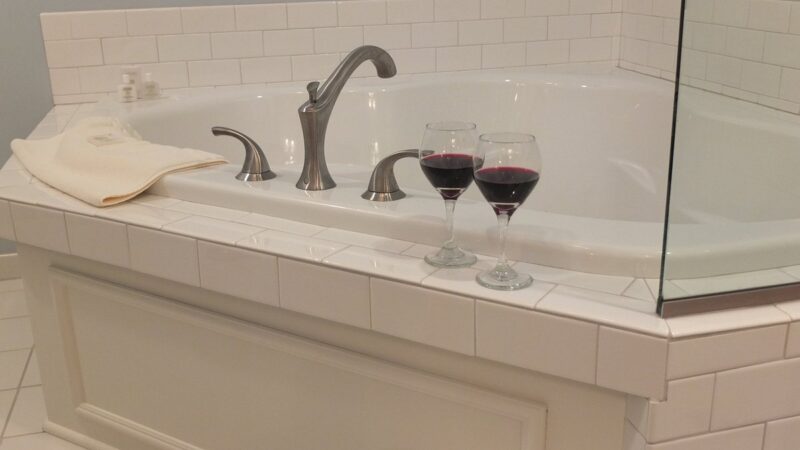 The English Inn - jacuzzi hotel room