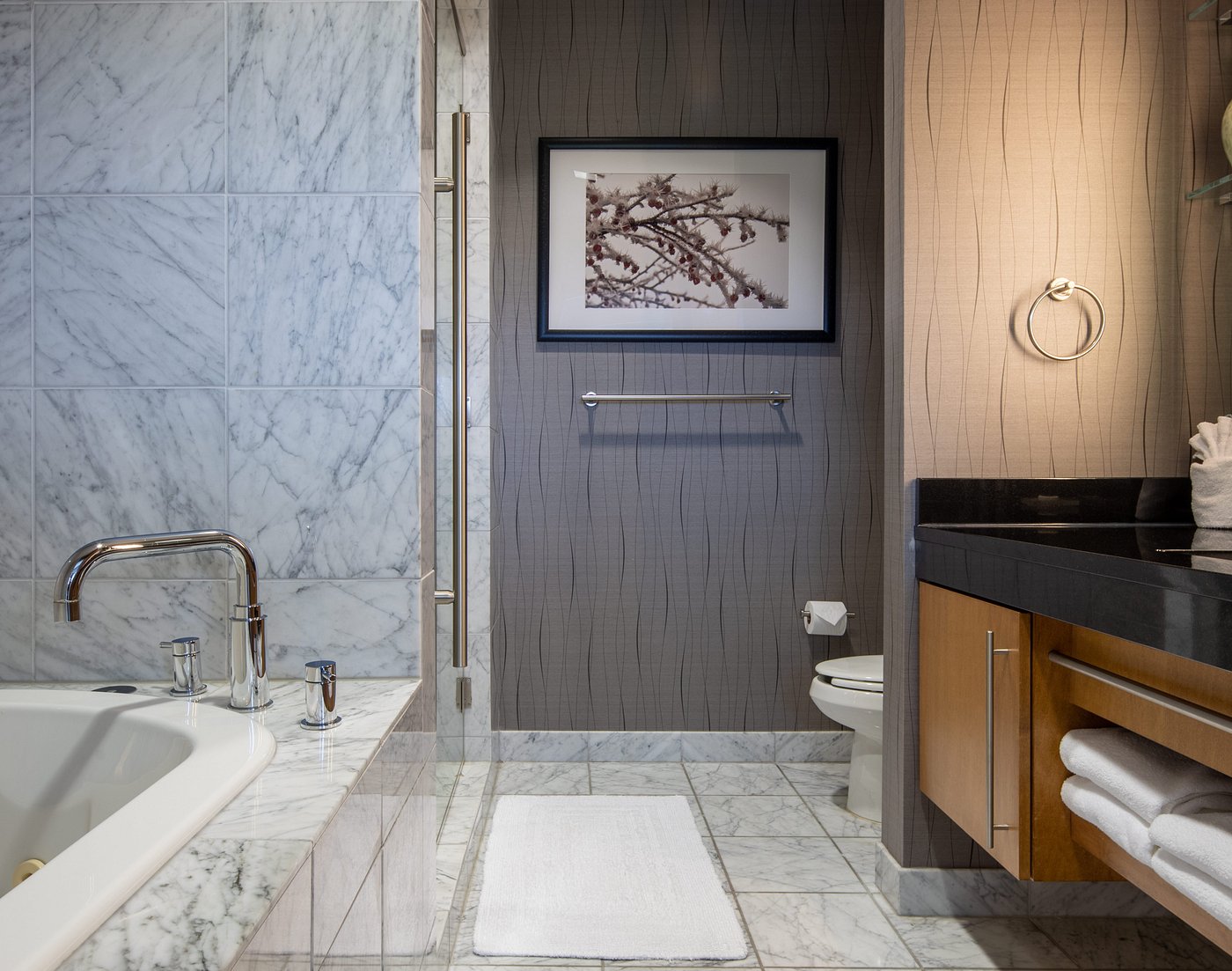 The Hotel At Kirkwood Center, room with private jacuzzi, photo 1