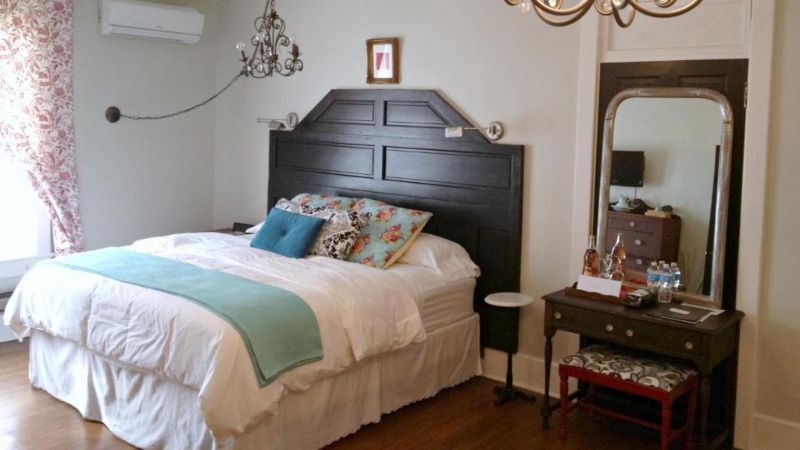 The Inn at Ragged Edge, room with private jacuzzi, photo 3