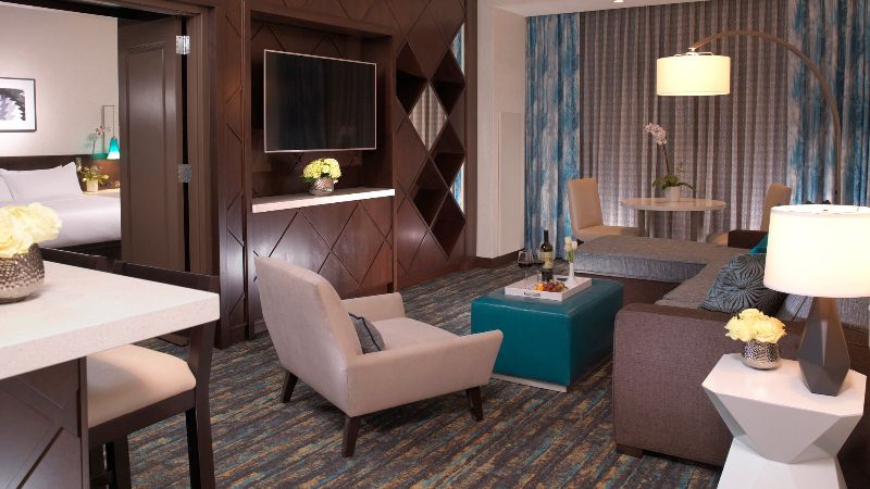 Thunder Valley Casino Resort, room with private jacuzzi, photo 3