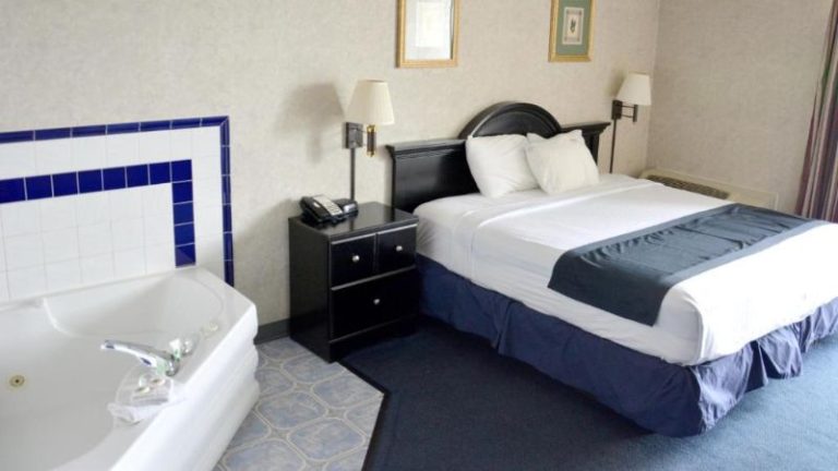 Travelodge by Wyndham Milwaukee
