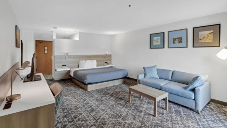 Waterbird Lakeside Inn