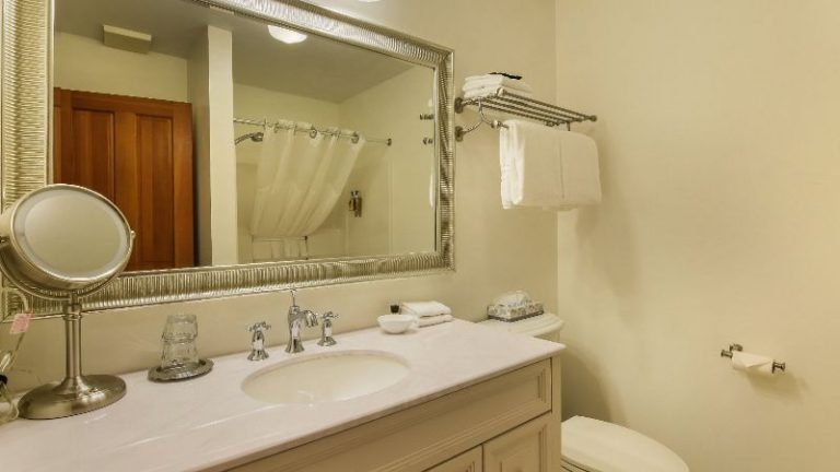 Wild Iris Inn
